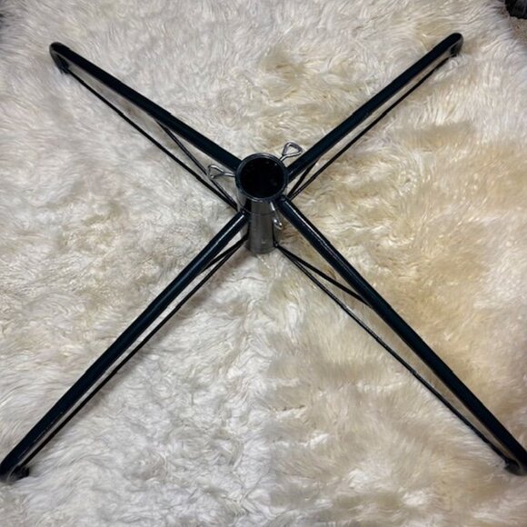 Green Metal Heavy Duty(up to 12ft Tree) No Assembly Folding Christmas Tree Stand - Picture 1 of 11